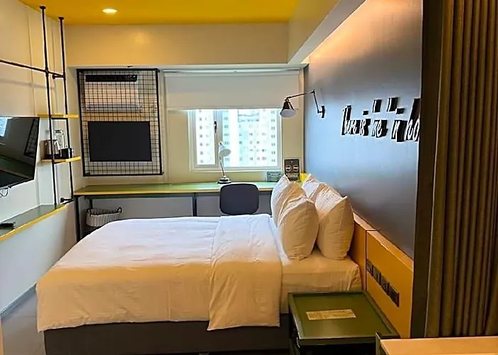 Lyf Malate 3* Manila